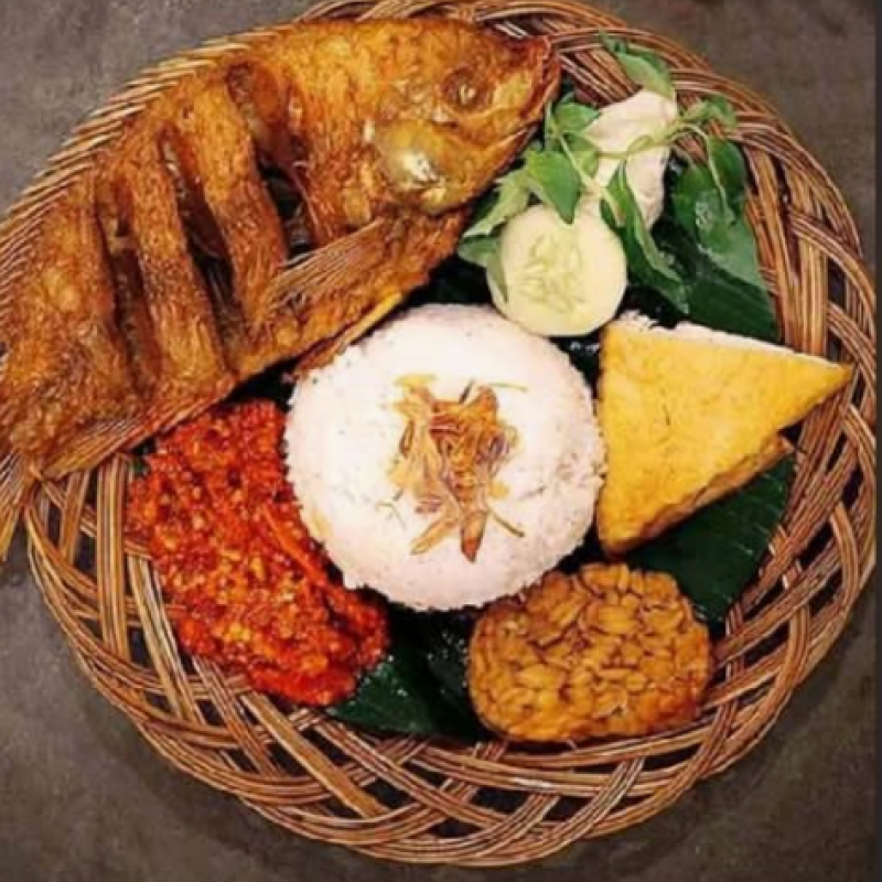 印尼炸吳郭魚飯 Lalapan Nila