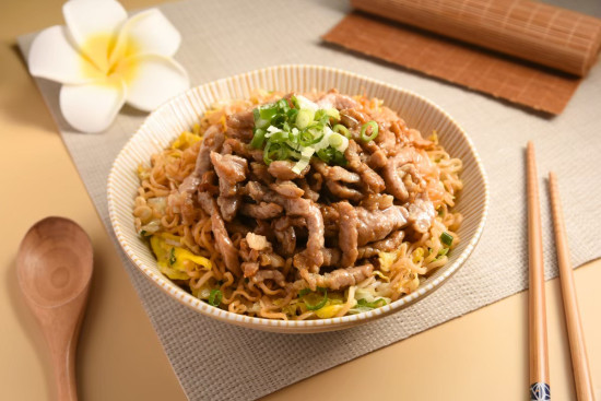 肉絲蛋香炒泡麵